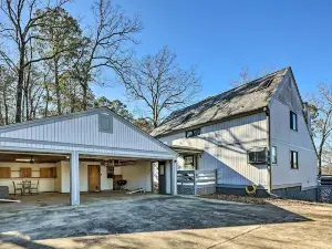 Hot Springs Home with Deck Near Ouachita River!