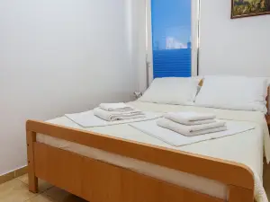 Sea View Apartment for 2-3 People - Family