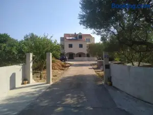 Airport Garden Apartments