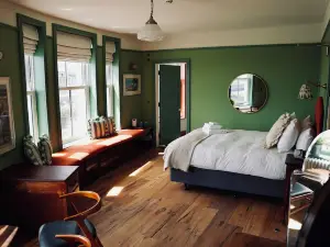 The London & Paris Hotel