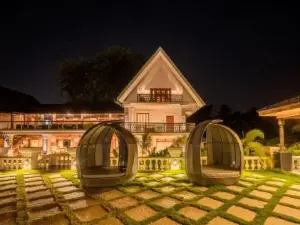 VALLEY MEADOWS Villa