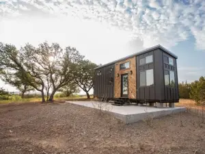 Peaceful Tiny Home on Hilltop with Gorgeous Sunsets & Scenic Views