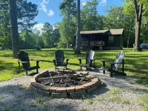 Escape to your cozy 2-bedroom cabin near Greater Falls