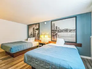 Hotel 8