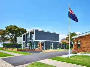 Cobblestone Court Motel - Wenzel Motels