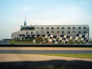 호텔 모터스포츠 아레나