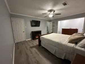 Spacious, open concept 4-bedroom home in welcoming Austin,  In Ground Pool,WiFi