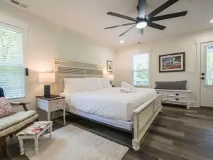 Charming 3BR w Balconies Walk to Flat Rock Playhouse