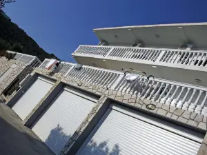 Apartments Dora