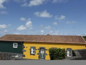 Casa Capelinhos