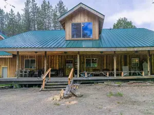 Sun Mountain Ranch Bunkhouse - Near Crater Lake