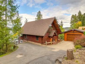 Rustic Gotham Bay Cabin on Lake Coeur DAlene
