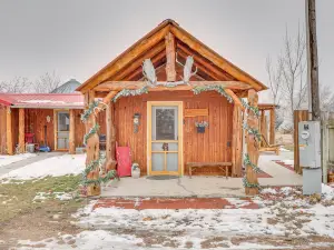 Glenvil Cabin w/ Gas Grill: Steps to Dock & Pond!