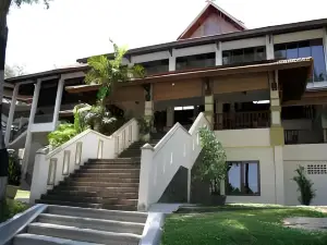 Ratu Hotel & Resort