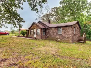 Harrison Getaway w/ Yard & Parking: Near Fishing