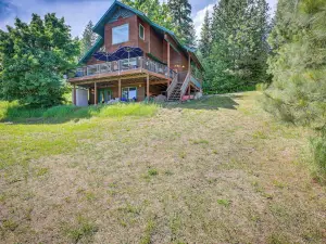 Pend Oreille Riverfront Cabin ~ 10 Mi to Newport!