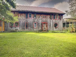 Luxe 14-Acre Vermont Countryside Lodge!