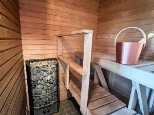 Spacious 1-Bedroom Apartment with Sauna