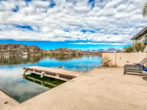 5 STAR GORGEOUS RIVER FRONT HOME RIGHT ON THE WATER AND DOCK !!! ON PARKER STRIP