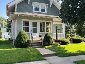 Stately 3-bedroom home in peaceful Dyersville, Iowa