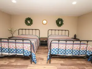 Lincoln’s Loft - Hawthorne Suite Downtown Lincoln, IL