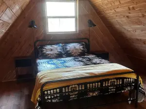 Beautiful country cabin on a natural spring creek!