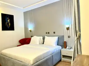 Mace Hotel and Apartments