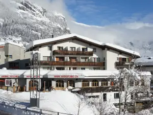 Arena Lodge