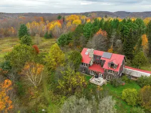 Luxe 14-Acre Vermont Countryside Lodge!