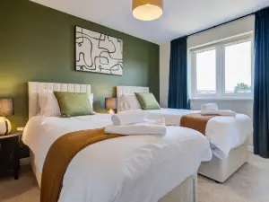 Stylish 3BR Stay in Bourne with Parking