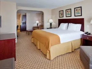 Holiday Inn Express & Suites Wichita Airport