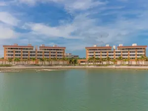 Aak-Bal All Suite Resort