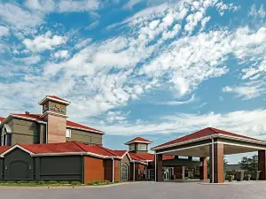 La Quinta Inn & Suites by Wyndham Fort Worth City View