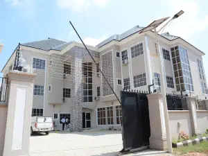 Iyore Grand Hotel and Suites