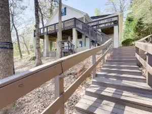 Pet-Friendly Milledgeville Home on Lake Sinclair!