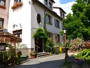Logis Hôtel du Centre - Halte idéale en Cyclotourisme Avec Garage à vélos Clos
