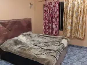 Shiv Kashi Lawn And Guest House