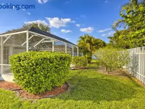 Sun-Dappled Cape Coral Oasis, 5 Mi to Beach!
