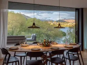 Willow Waters - lakeside luxury - a Relax it's Done holiday home