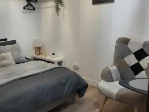 Agréable studio avec cour à 10mn de Fontainebleau