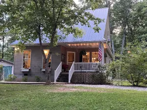 Hollerback Hunt & Yacht Club, peaceful, family,pet friendly,private dock 6 Acres