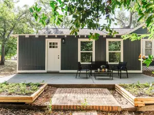 Renovated 1940's era cottage - 2 Blocks from downtown Bellville!