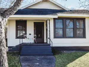 NEW! Vintage cozy 1940’s updated, 2bd/2ba