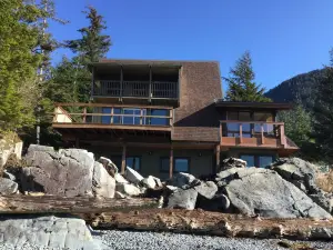 Raven's Roost- Cedar A-Frame Cabin Directly On The Ocean.