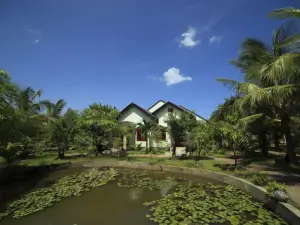 Resort Con Gà Vàng
