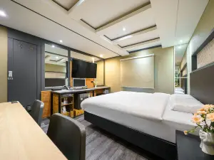 27 Hotel