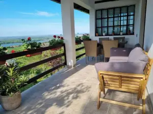 Holiday House in Smederevo With City, Garden, and River Views