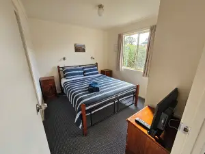 Snug Beach Cabin and Caravan Park