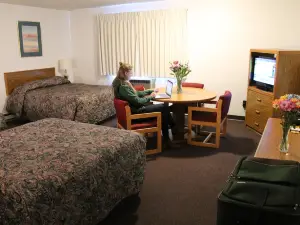 Budget Host Crestview Inn