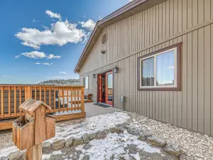 บ้านภูเขาสมัยใหม่พร้อมสนามกีฬา, ใกล้ทะเลสาปอัลโต้!